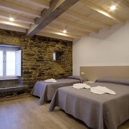 Domus Gallery 招待所 Arzúa